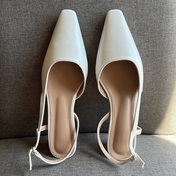 New Shoes White comfortable, short heels, closeup toes and open back,elegant. - Picture 3 of 5